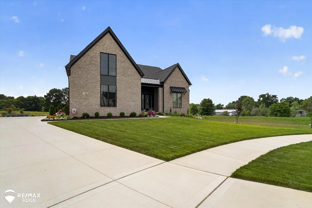 758 Sutton Court York Charter Township, MI 48176