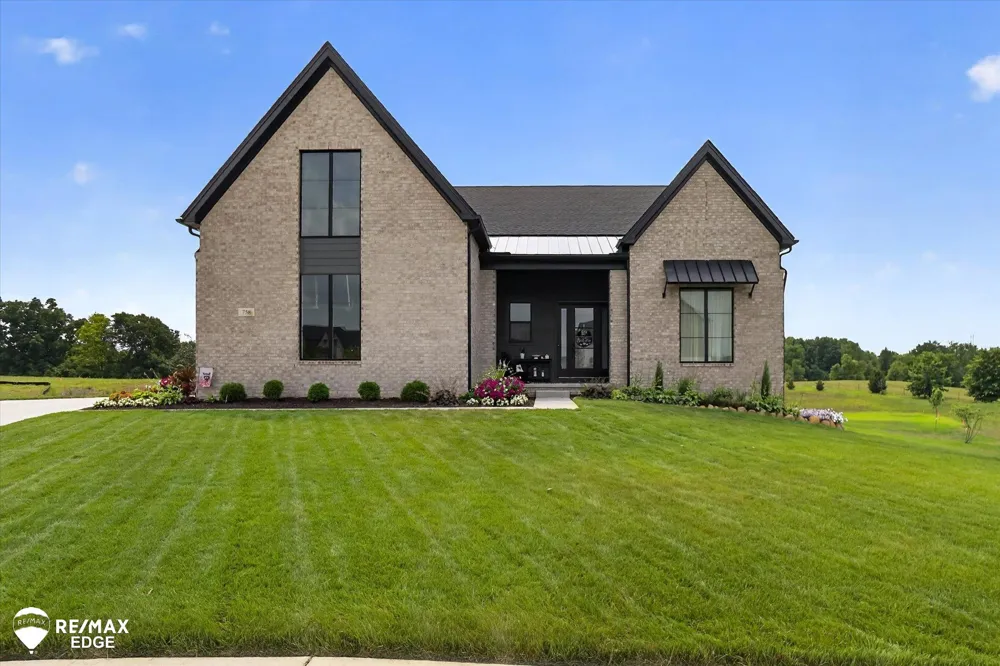 758 Sutton Court York Charter Township, MI 48176