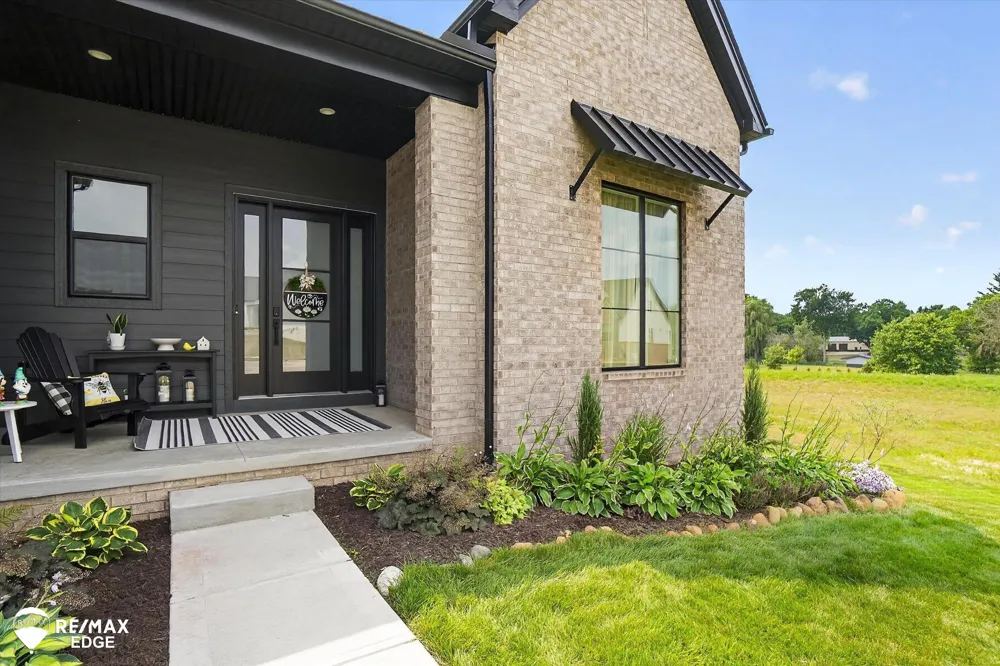 758 Sutton Court York Charter Township, MI 48176
