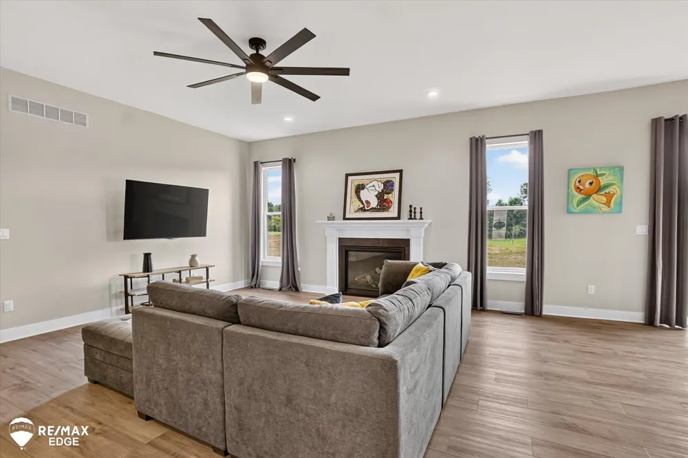 758 Sutton Court York Charter Township, MI 48176