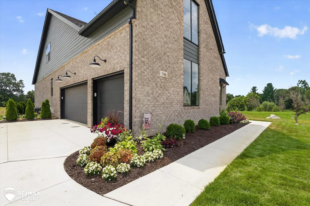 758 Sutton Court York Charter Township, MI 48176