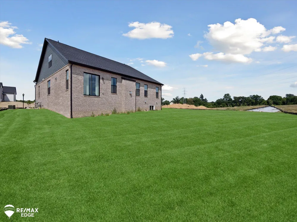 758 Sutton Court York Charter Township, MI 48176