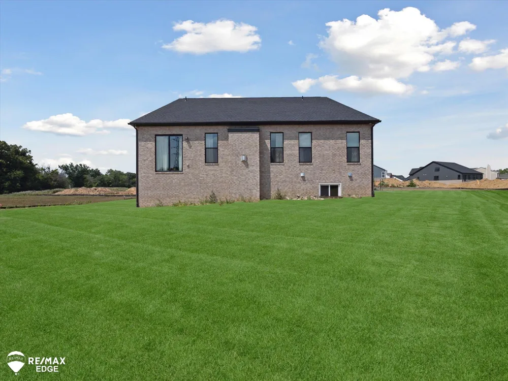 758 Sutton Court York Charter Township, MI 48176