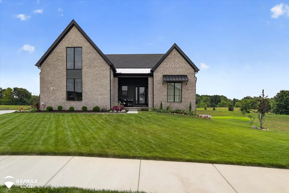 758 Sutton Court York Charter Township, MI 48176