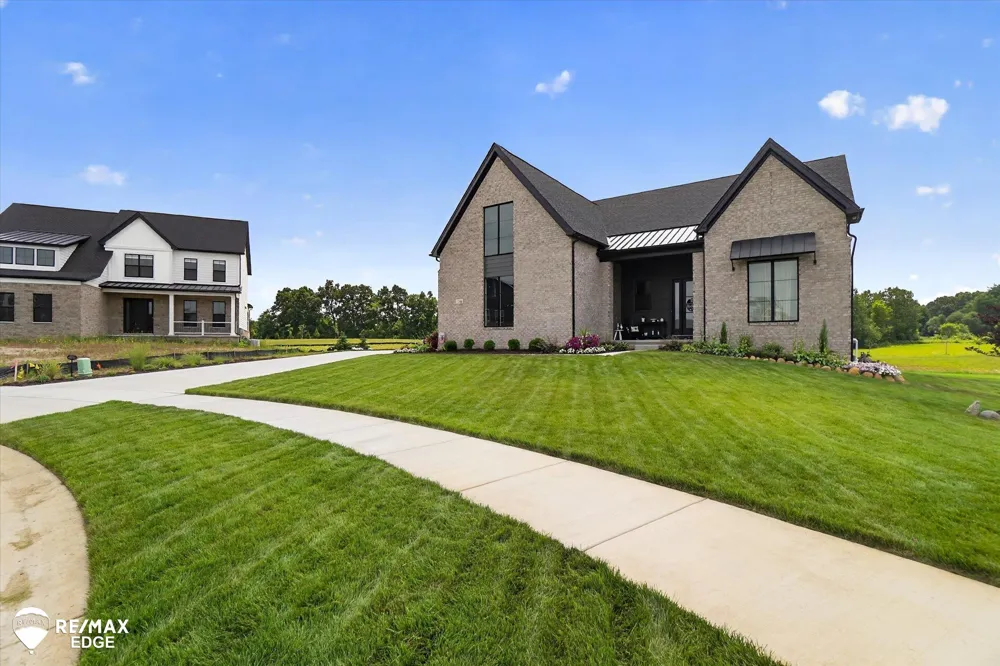 758 Sutton Court York Charter Township, MI 48176