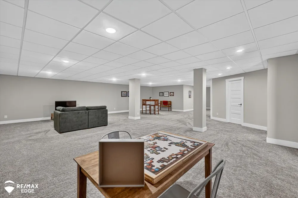 758 Sutton Court York Charter Township, MI 48176