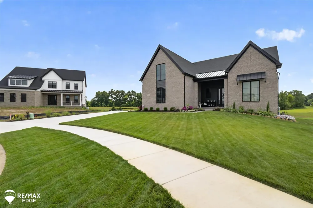 758 Sutton Court York Charter Township, MI 48176