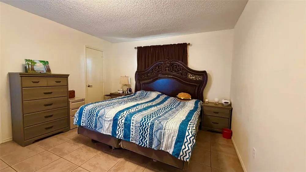 1824 Briar Run Benbrook, TX 76126