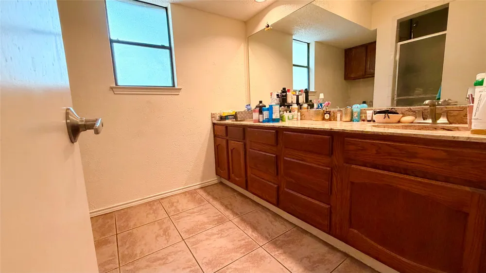 1824 Briar Run Benbrook, TX 76126