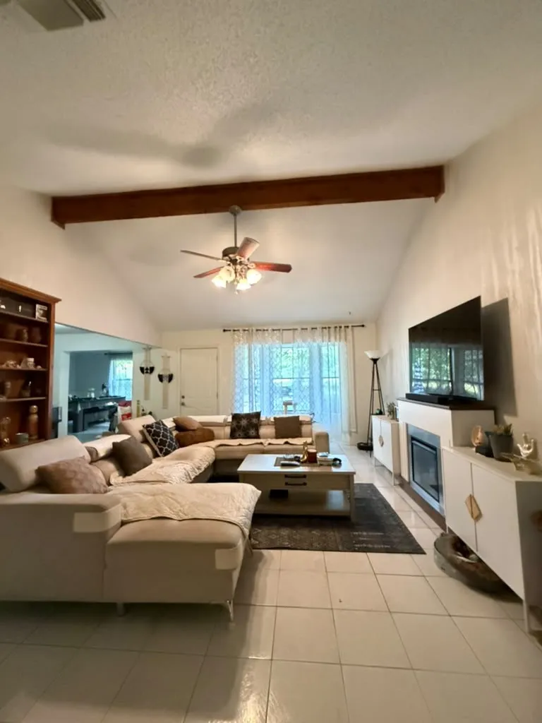 1824 Briar Run Benbrook, TX 76126