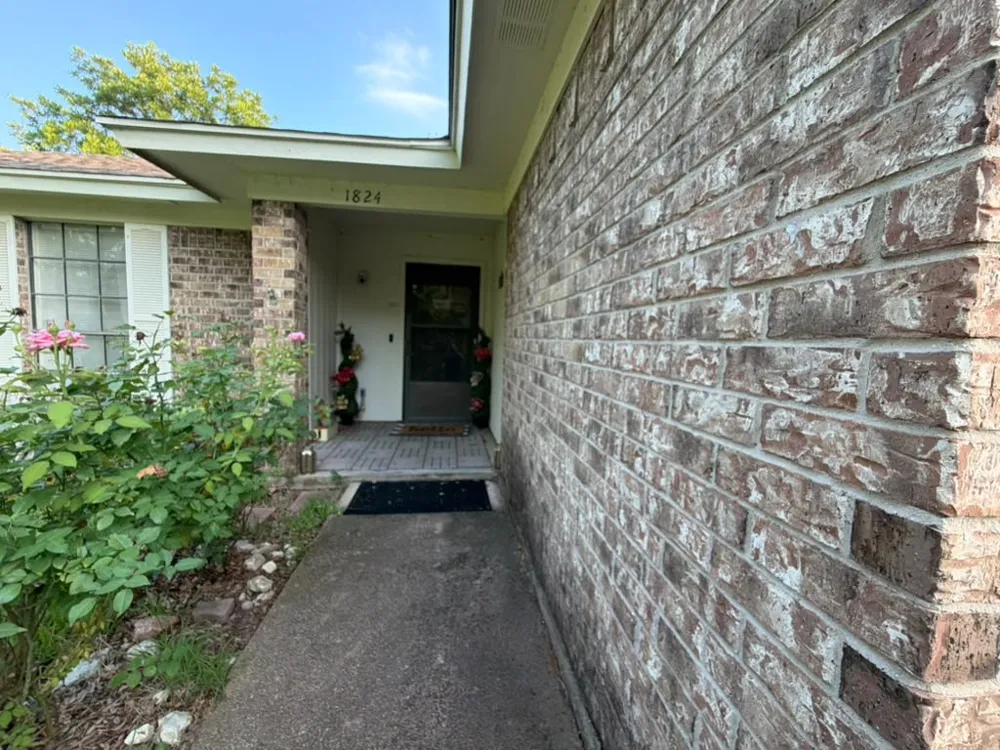 1824 Briar Run Benbrook, TX 76126