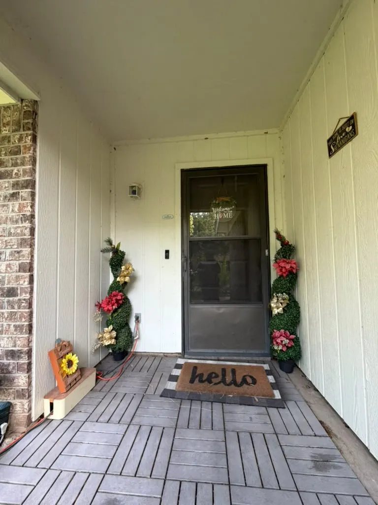 1824 Briar Run Benbrook, TX 76126