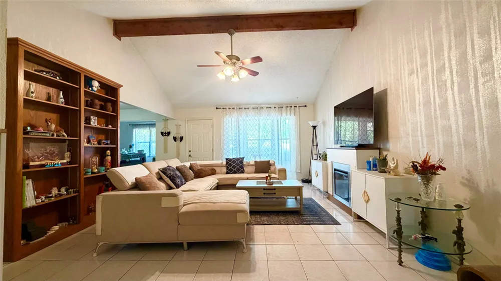1824 Briar Run Benbrook, TX 76126