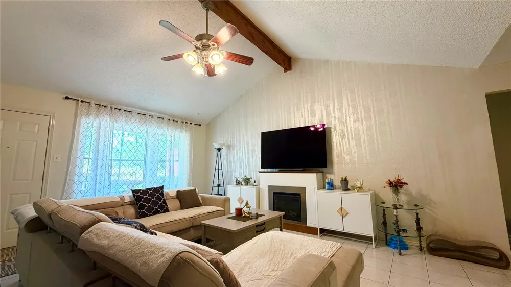 1824 Briar Run Benbrook, TX 76126
