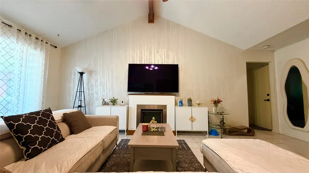 1824 Briar Run Benbrook, TX 76126