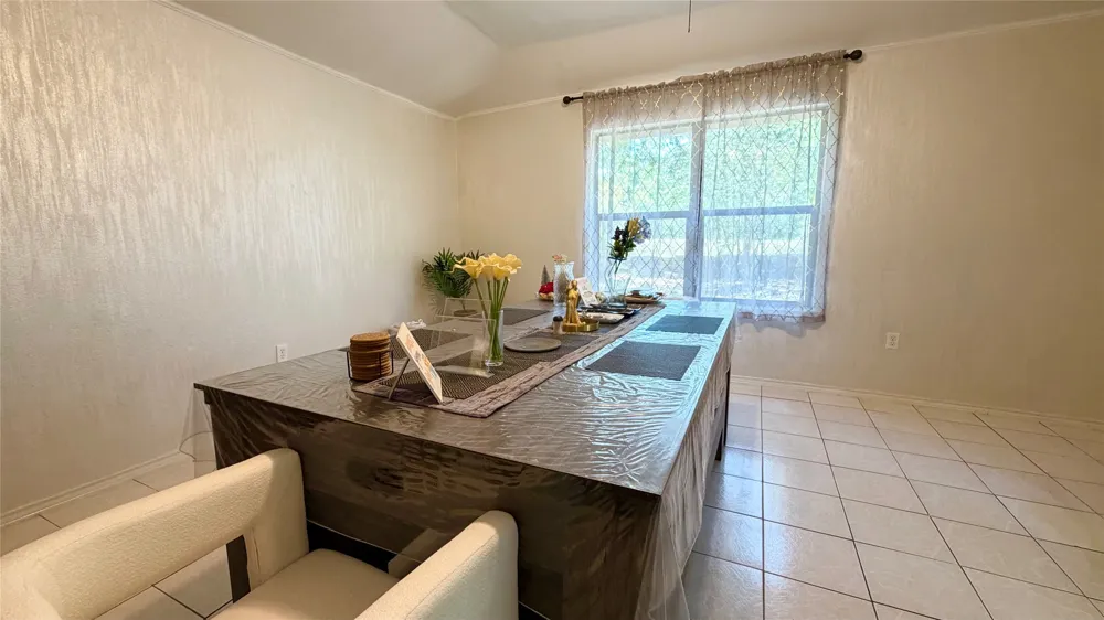1824 Briar Run Benbrook, TX 76126