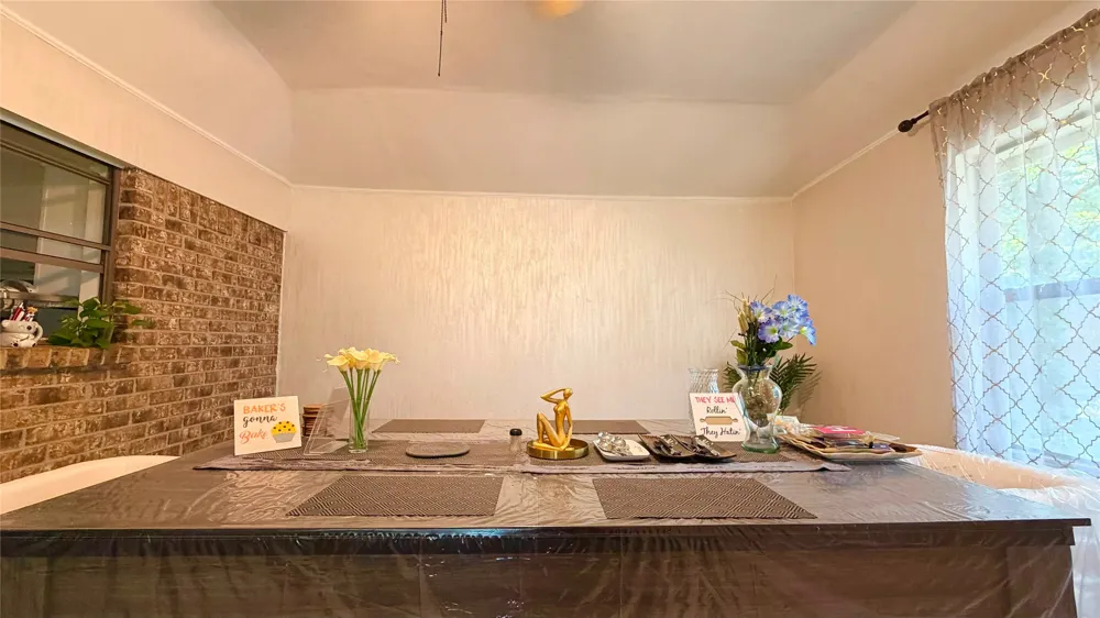 1824 Briar Run Benbrook, TX 76126