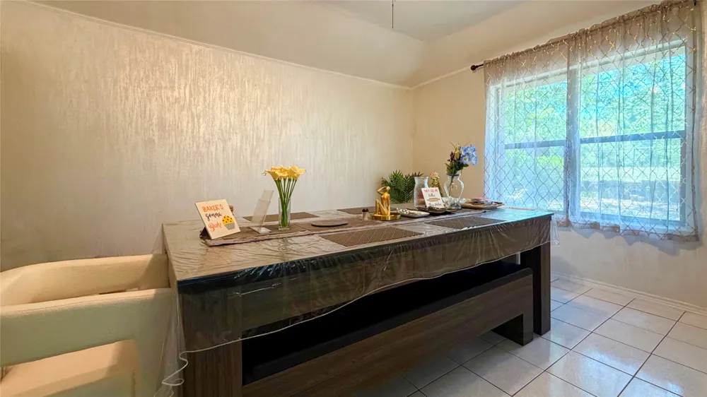 1824 Briar Run Benbrook, TX 76126