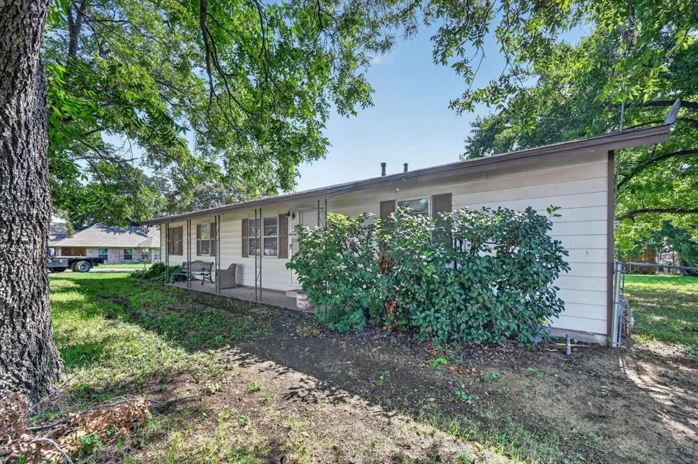 108 S Lakeview Drive Lake Dallas, TX 75065