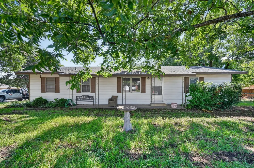 108 S Lakeview Drive Lake Dallas, TX 75065