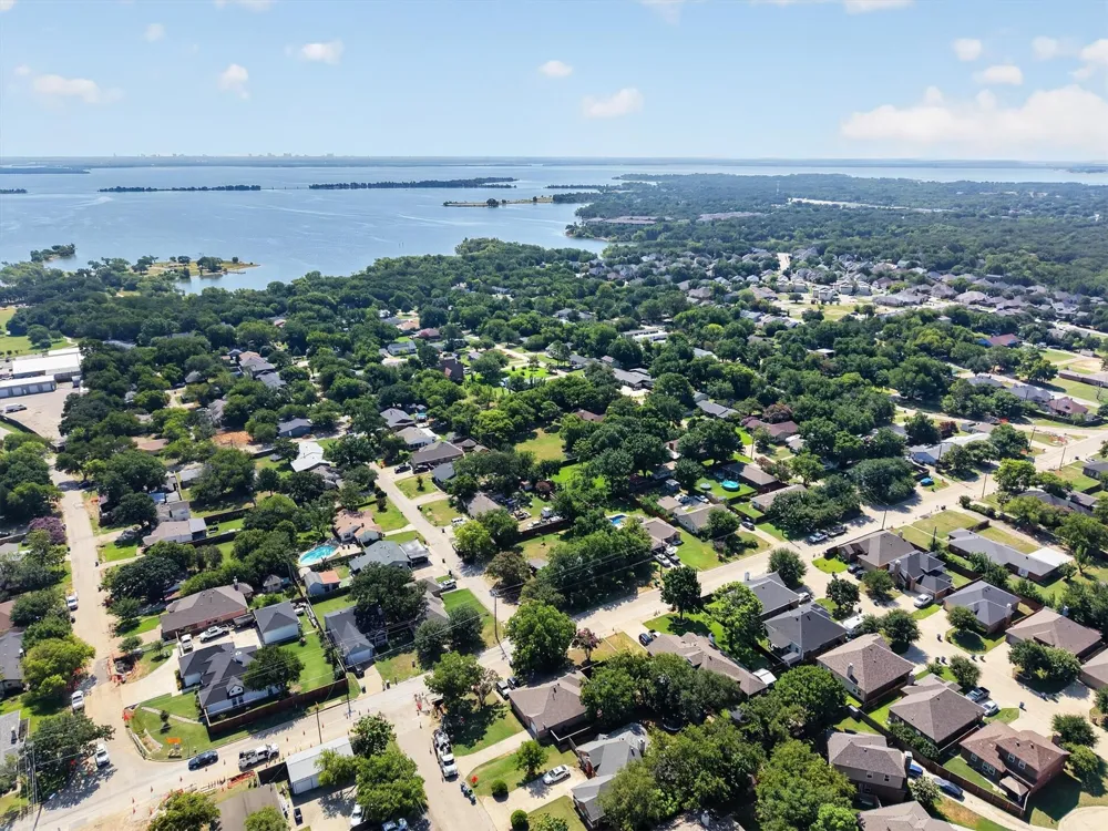 108 S Lakeview Drive Lake Dallas, TX 75065