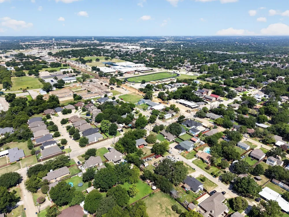 108 S Lakeview Drive Lake Dallas, TX 75065
