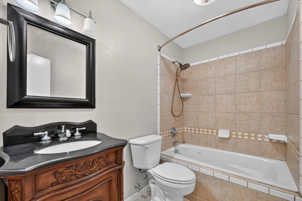 108 S Lakeview Drive Lake Dallas, TX 75065