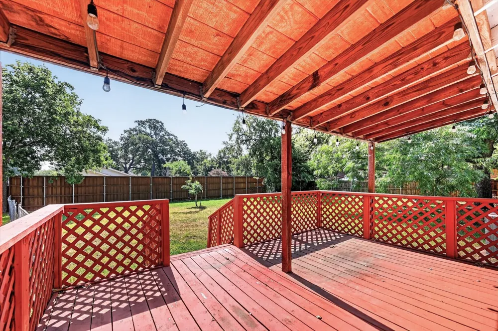108 S Lakeview Drive Lake Dallas, TX 75065