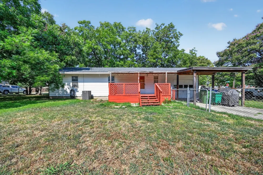 108 S Lakeview Drive Lake Dallas, TX 75065