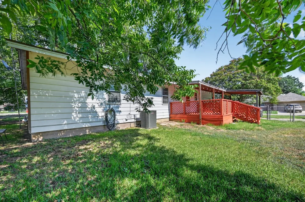 108 S Lakeview Drive Lake Dallas, TX 75065