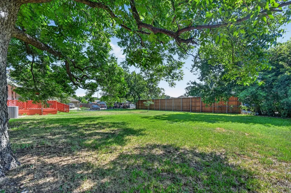 108 S Lakeview Drive Lake Dallas, TX 75065