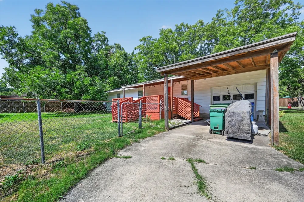 108 S Lakeview Drive Lake Dallas, TX 75065