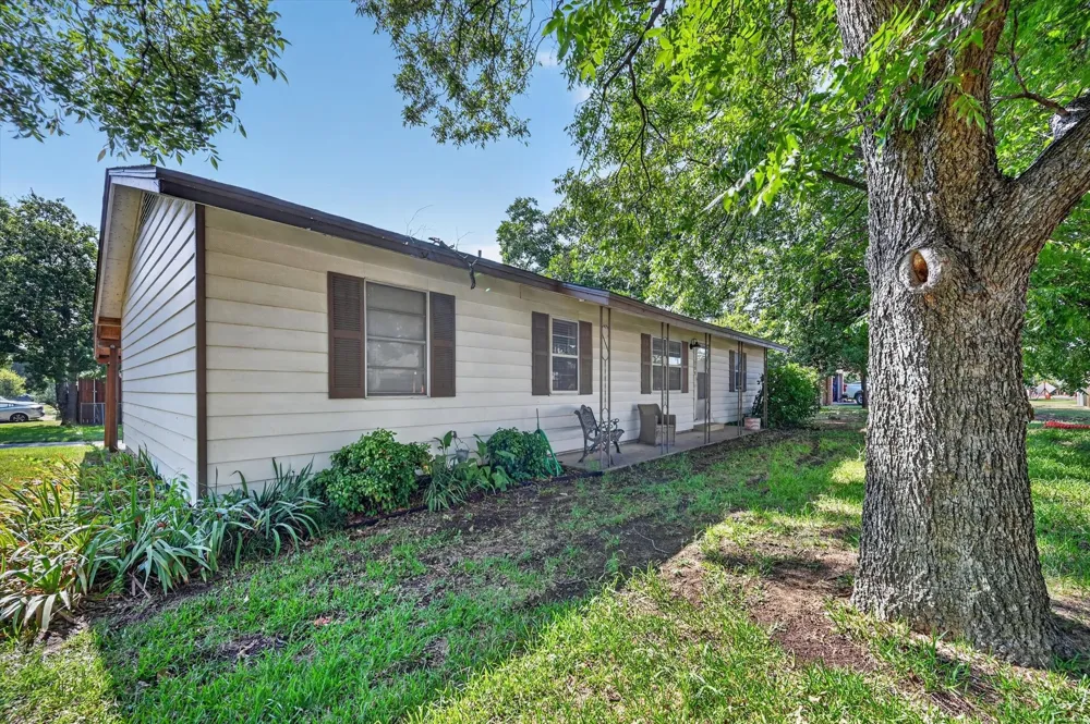 108 S Lakeview Drive Lake Dallas, TX 75065