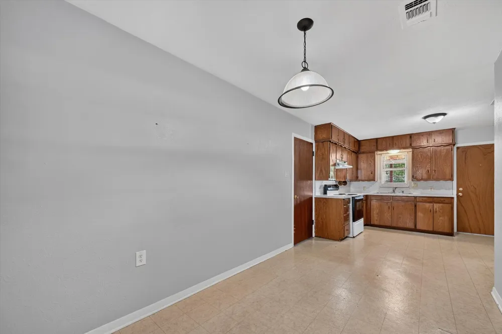 108 S Lakeview Drive Lake Dallas, TX 75065