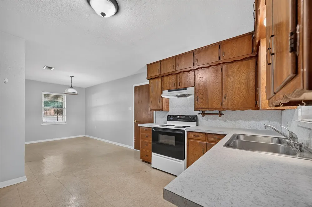 108 S Lakeview Drive Lake Dallas, TX 75065