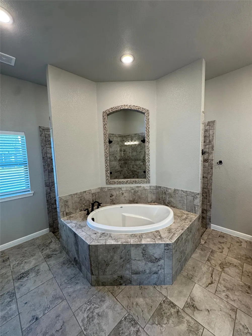 499 Christian Way Azle, TX 76020