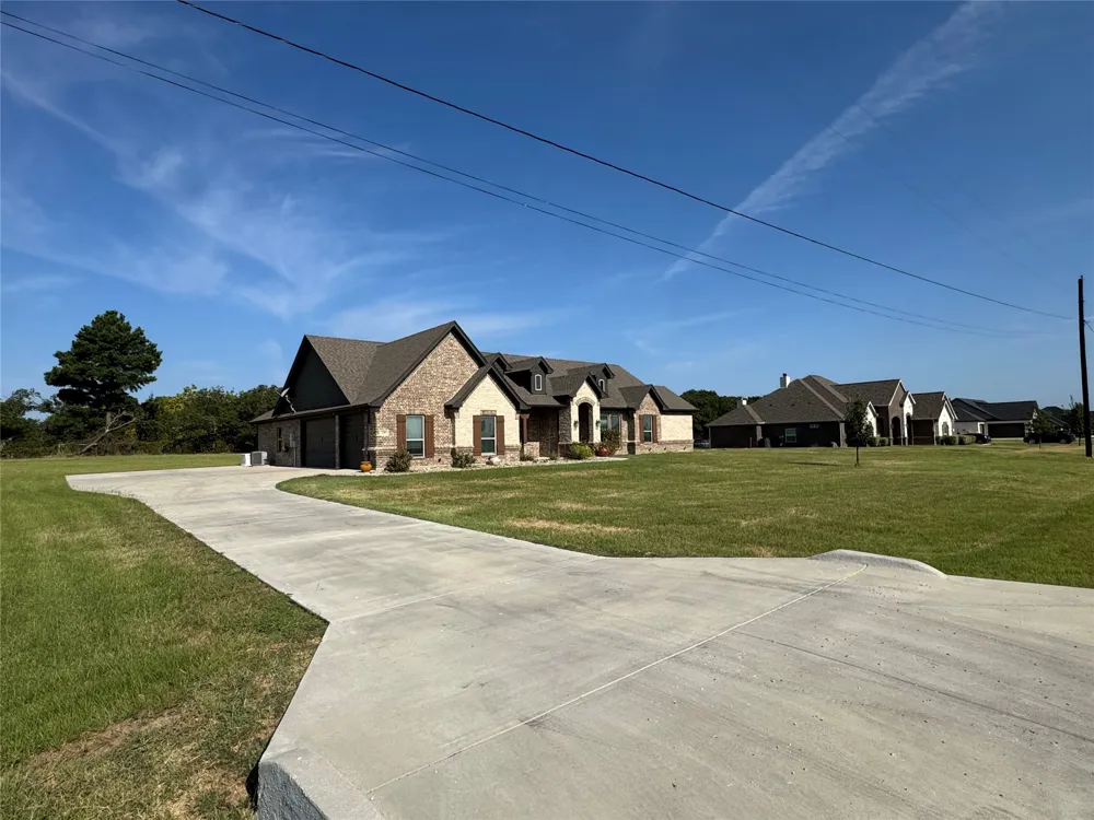 499 Christian Way Azle, TX 76020