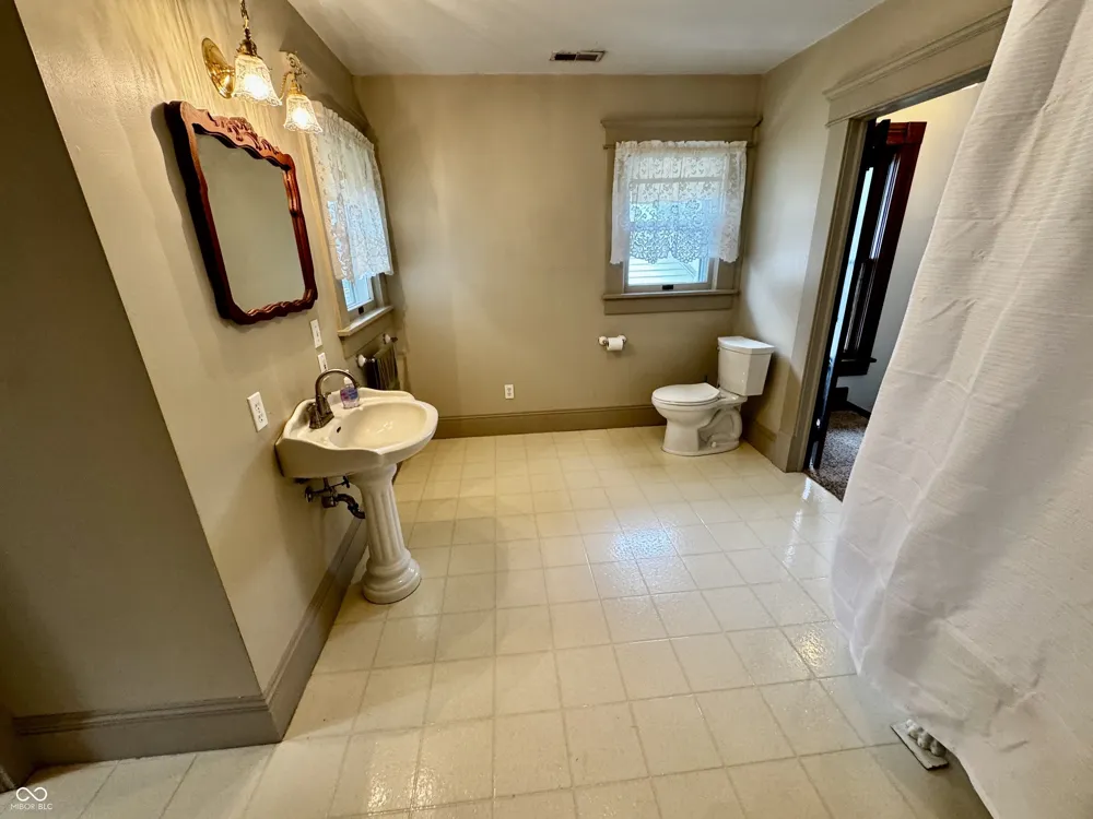615 W Pike Crawfordsville, IN 47933