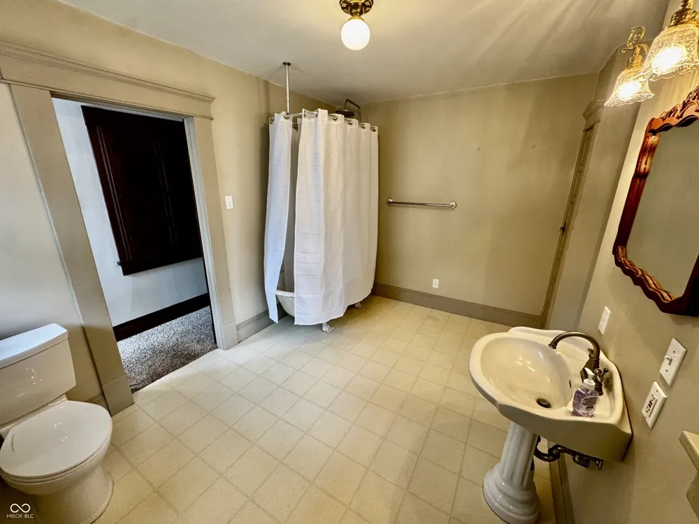 615 W Pike Crawfordsville, IN 47933