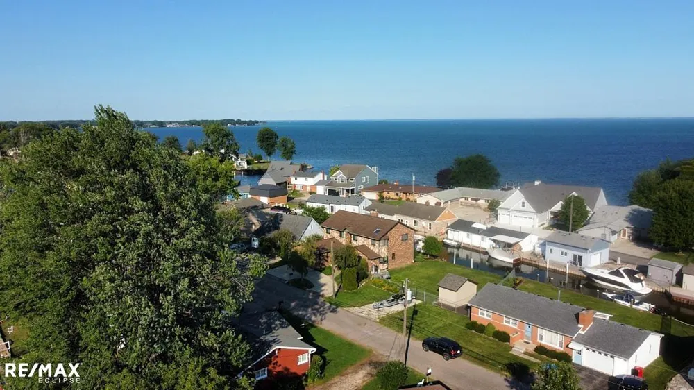 46855 Roselane Dr Chesterfield Township, MI 48047