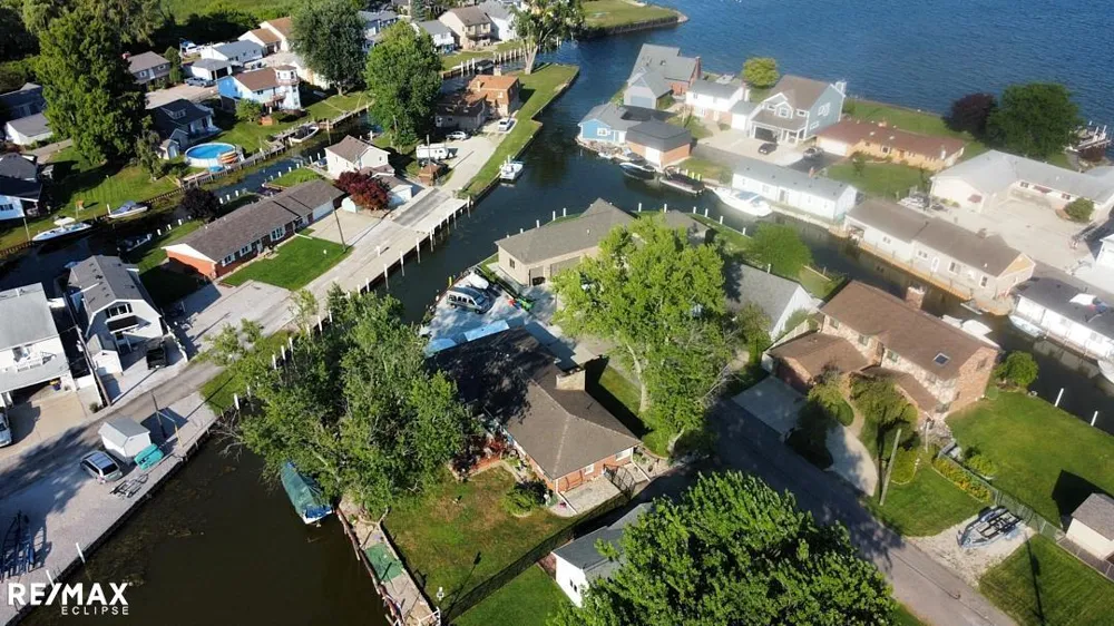 46855 Roselane Dr Chesterfield Township, MI 48047