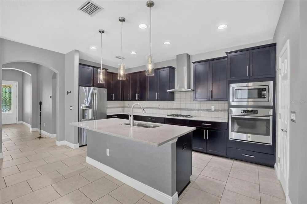 7029 OLD BENTON DRIVE Apollo Beach, FL 33572