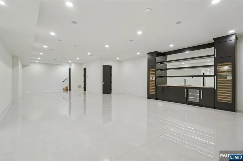 50 Roberts Road Englewood Cliffs, NJ 07632