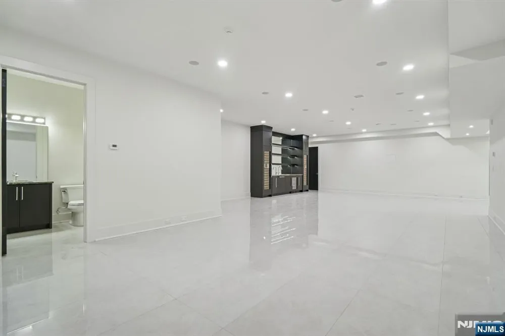 50 Roberts Road Englewood Cliffs, NJ 07632