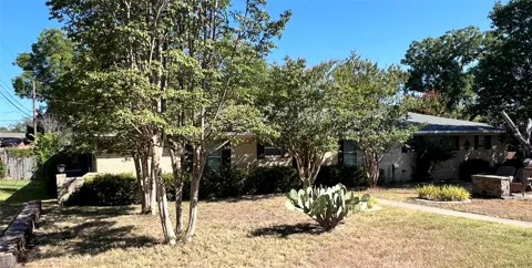 1206 Crestwood Drive