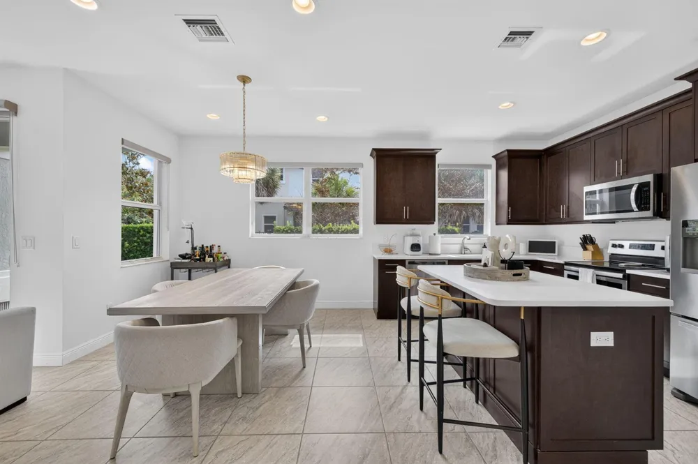 6994 Pines Circle Coconut Creek, FL 33073
