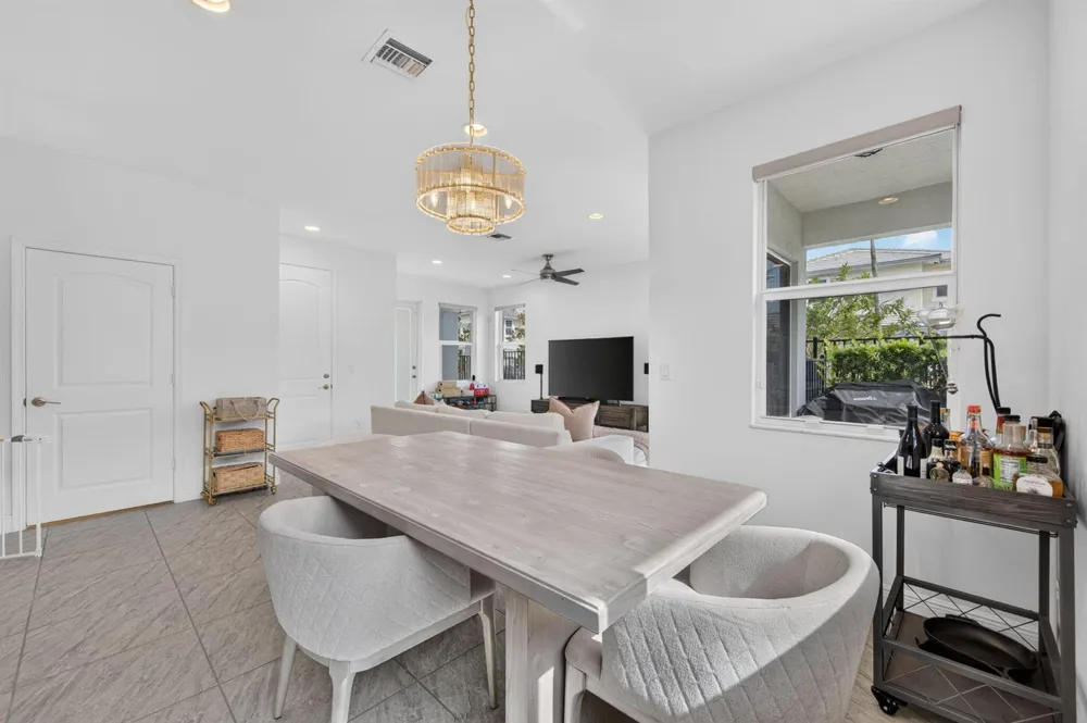 6994 Pines Circle Coconut Creek, FL 33073