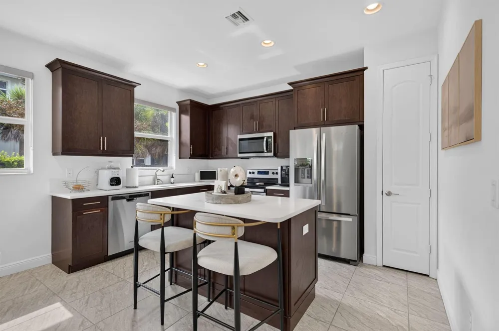 6994 Pines Circle Coconut Creek, FL 33073