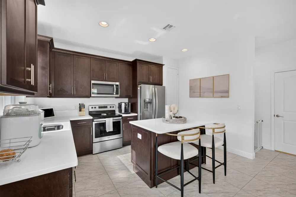 6994 Pines Circle Coconut Creek, FL 33073