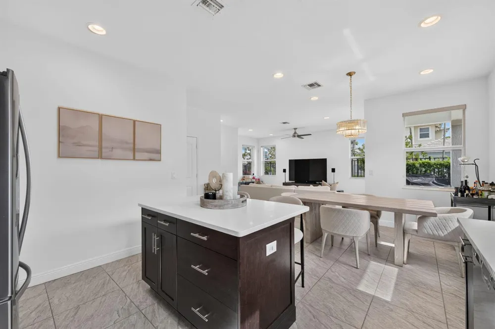 6994 Pines Circle Coconut Creek, FL 33073